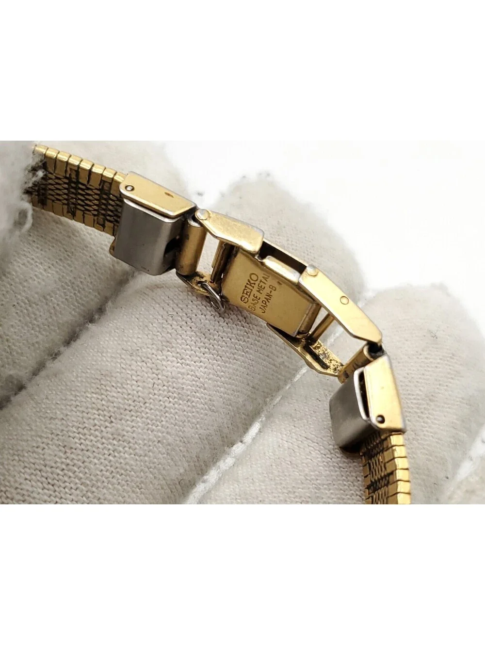 Vintage Seiko Quartz Watch Womens New Battery Gold Tone Black Dial 16mm